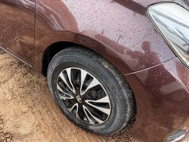 Toyota Vitz 2010 Burgundy - 1