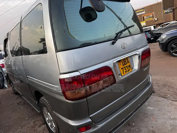 Toyota Regius 1998 Silver - 1