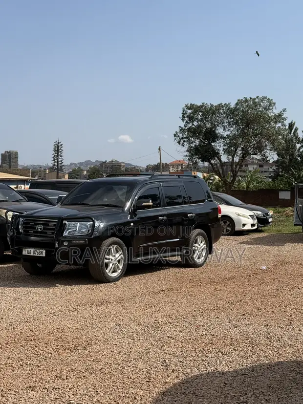 Toyota Land Cruiser V8 for Rental - 1