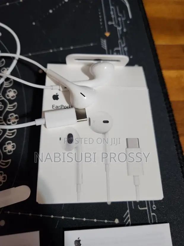 iPhone Type-C Wired Headphones - White - 1