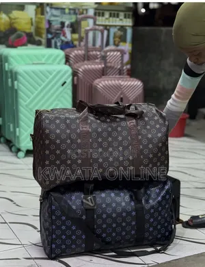Large Checkered Duffel Bag - Stylish & Durable