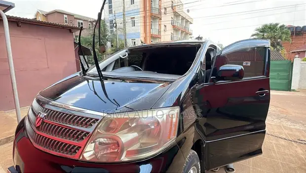Windscreen Glass for Toyota Alphard (Old Model) - 1