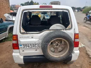Mitsubishi Pajero Io Boot Glass