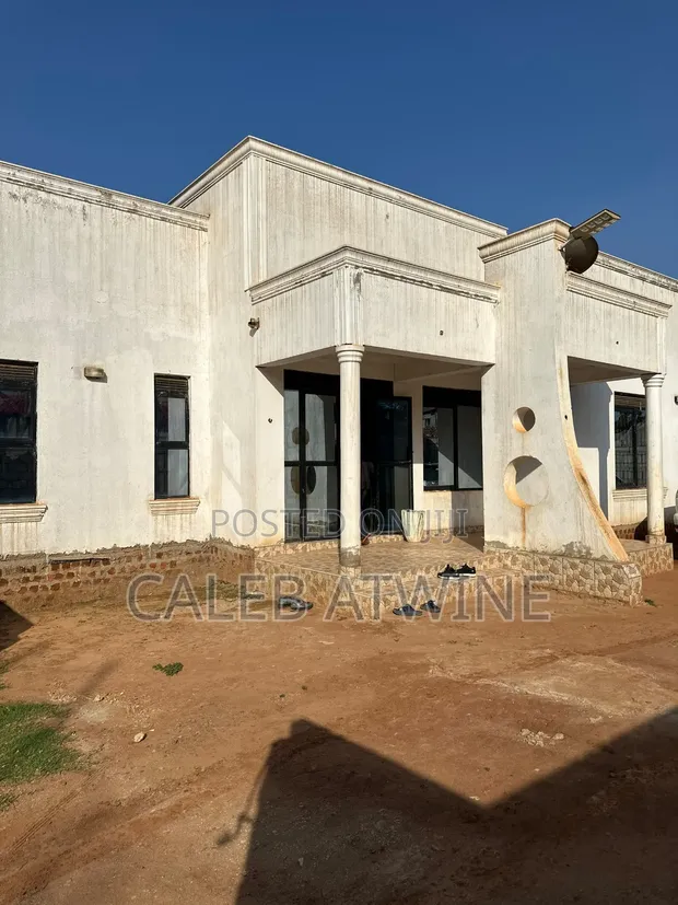 4 Bedroom Bungalow for Sale in Kiti Estate, Central Division - 1