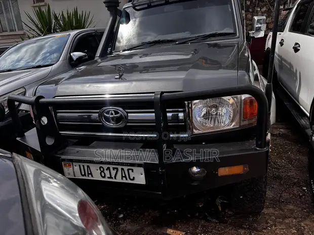 Toyota Land Cruiser 2017 Gray - 1