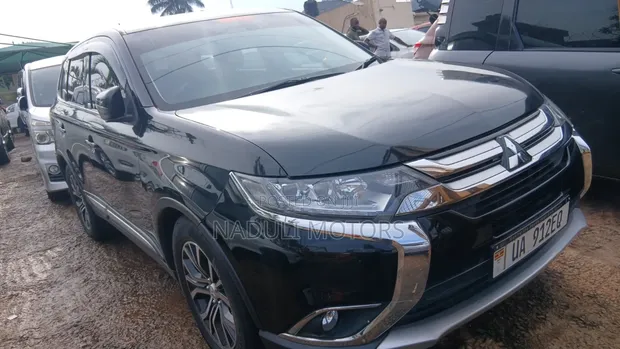 Mitsubishi Outlander 2017 Black - 1