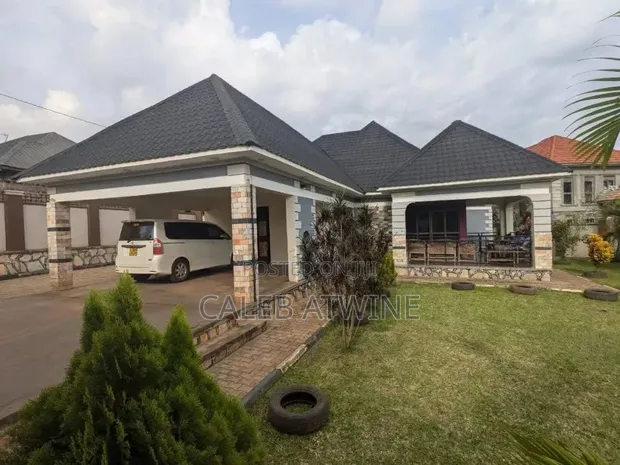 5-Bedroom Bungalow for Sale in Mayilikiti Estate - 1