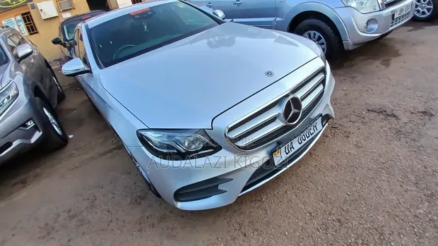 Mercedes-Benz E200 2018 Silver - 1