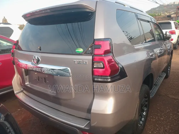 Toyota Land Cruiser Prado 2018 Brown - 1