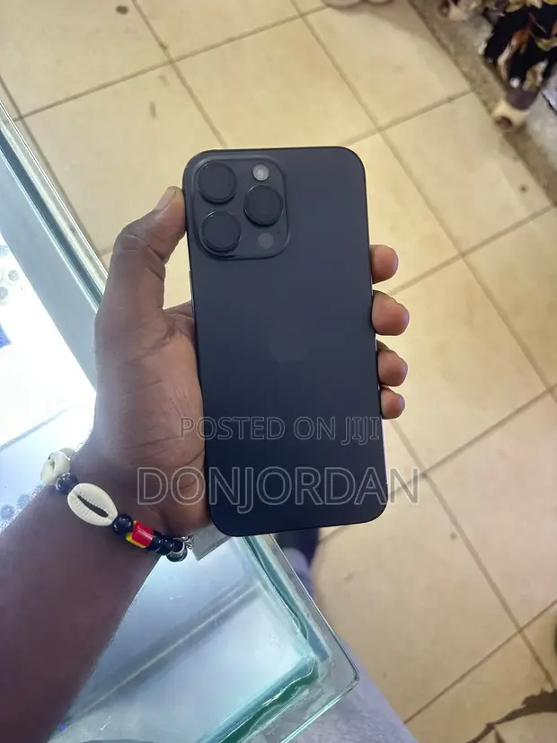 Apple iPhone 15 Pro Max 256GB Black - 1