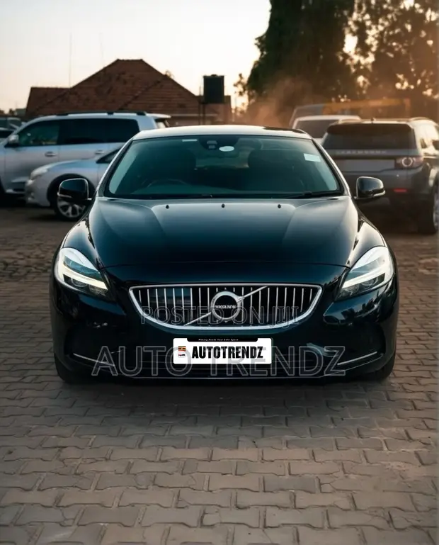 Volvo V40 T4 2017 Black - 1