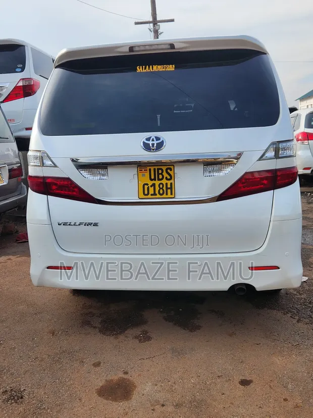 Toyota Vanguard 2012 White - 1