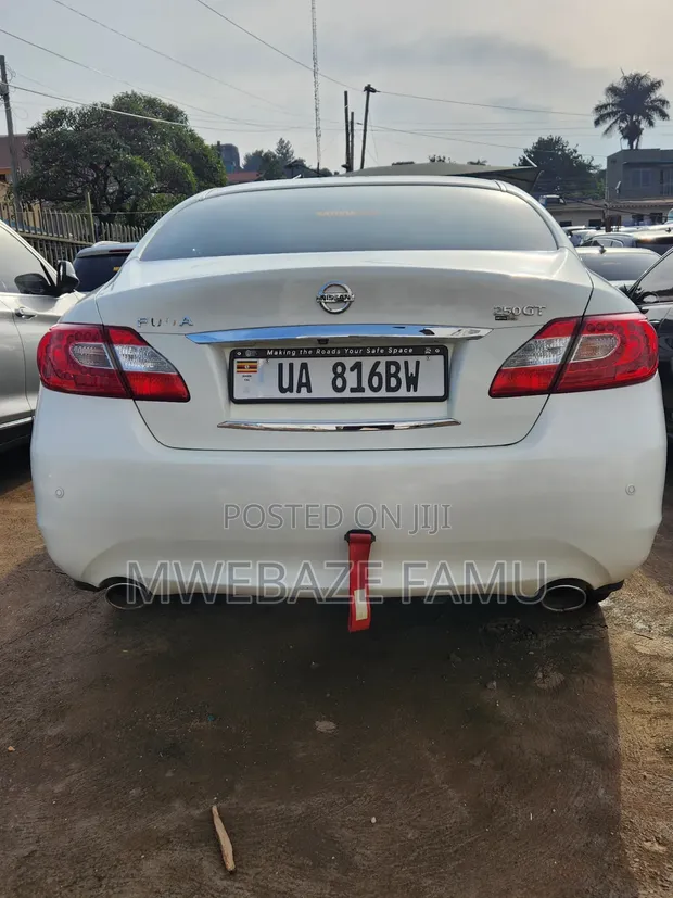 Nissan Fuga 2015 - 1
