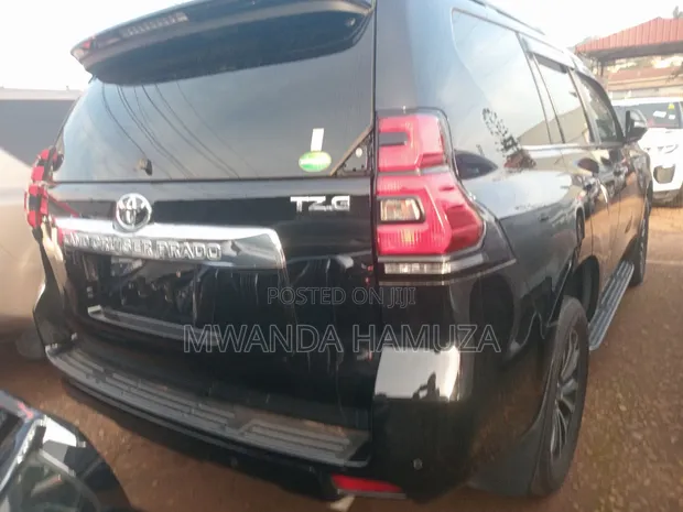 Toyota Land Cruiser Prado 2018 Black - 1