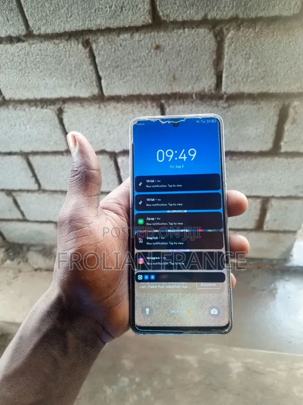 Tecno Camon 19 128GB Silver - 1