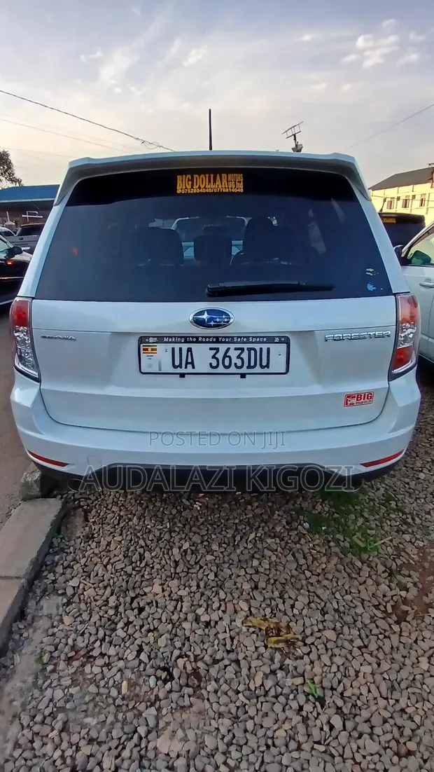 Subaru Forester 2011 White - 1