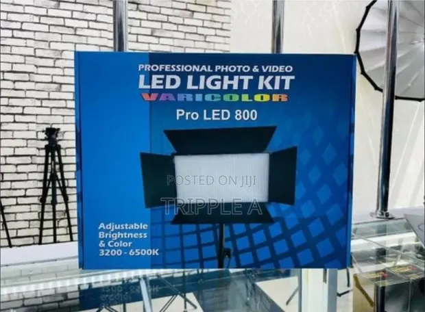 LED 800 Full Kit Light with Stand and Two Batteries - 1