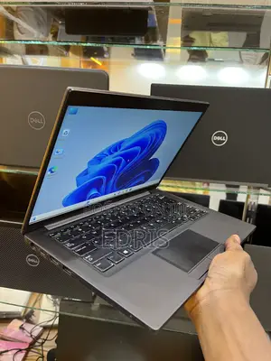Dell Latitude 7390 Laptop - 8GB RAM, 256GB SSD
