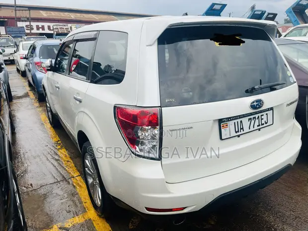 Subaru Forester 2010 White - 1