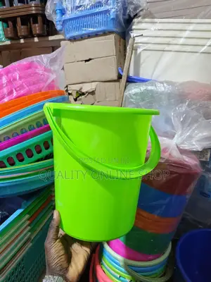 10 Litre Plastic Bucket with Lid and Handle