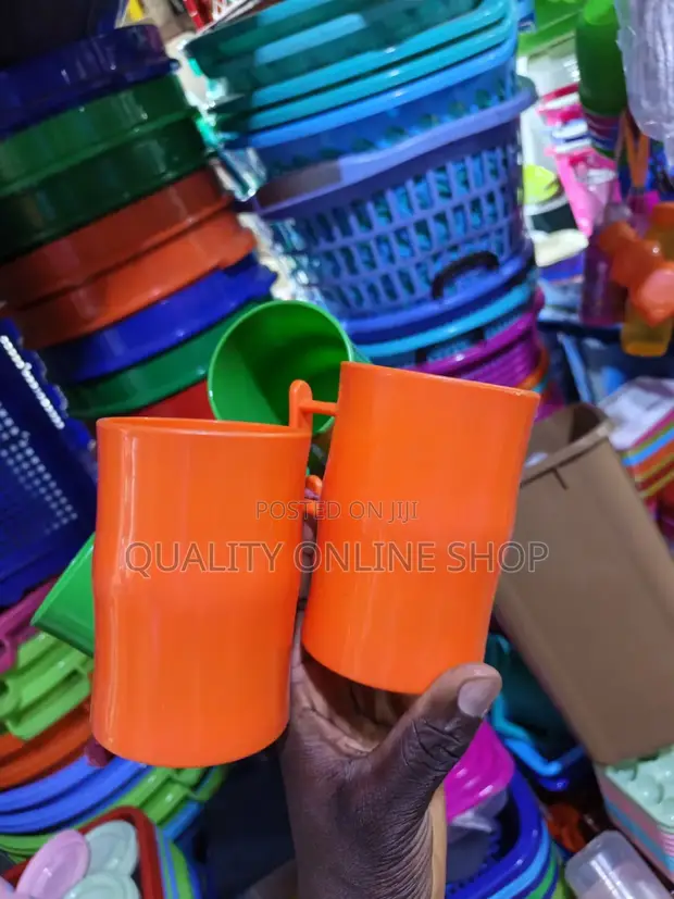 Plastic Cups - 12 Pieces - 1