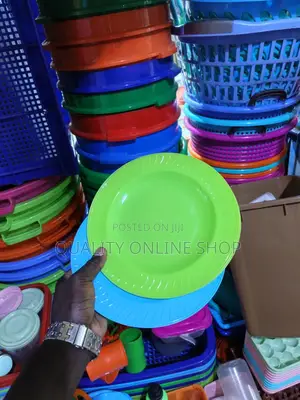 Plastic Serving Plates - 12 Pieces