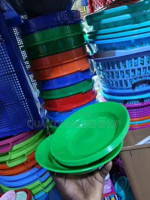 120pcs Plastic Dinner Plates - Green
