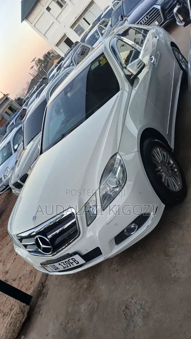 Mercedes-Benz E300 2011 White - 1