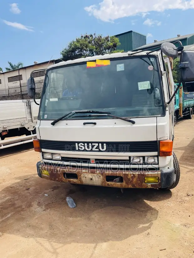 Isuzu Forward Truck (1988) - 1