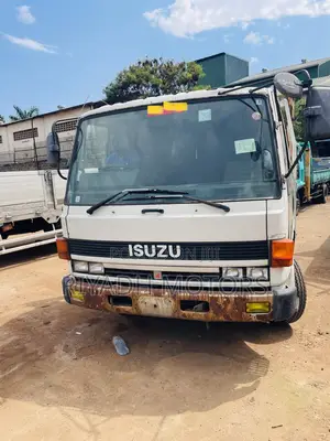 Isuzu Forward Truck (1988)