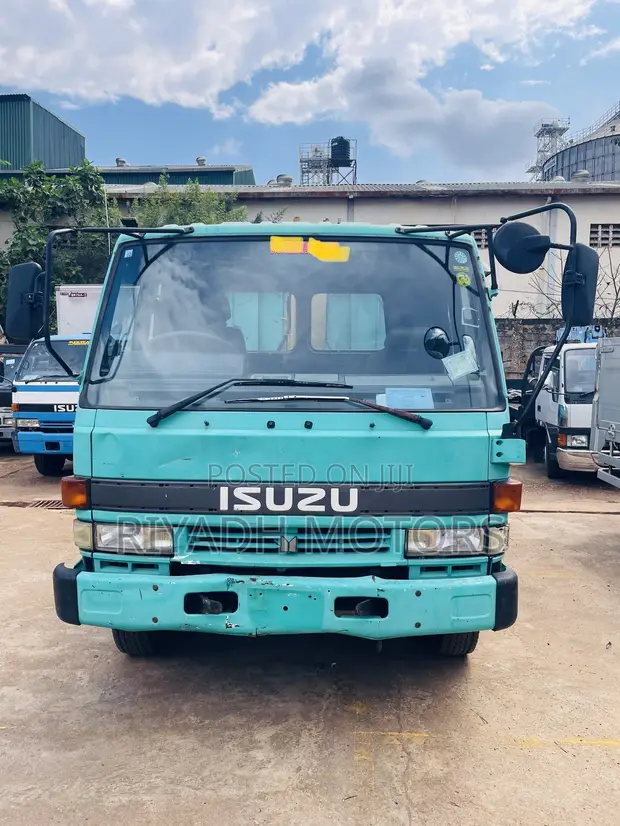 Isuzu Forward Single Light Truck with Crane - 1