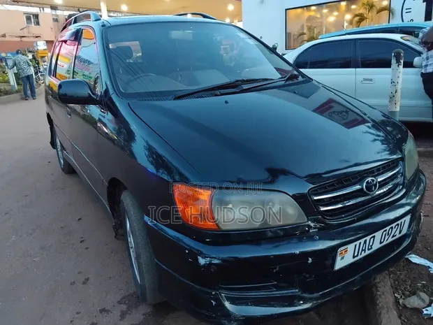 Toyota Ipsum 2000 Black - 1