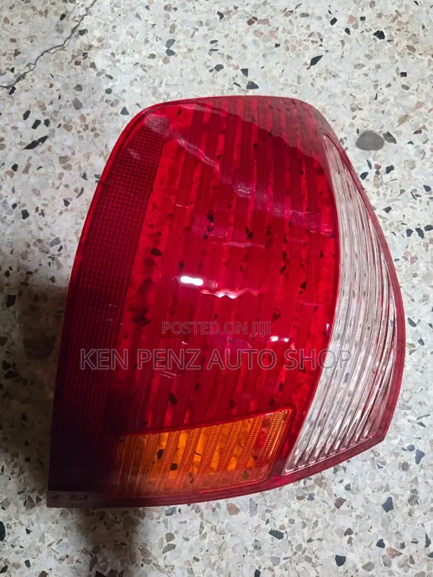Toyota Premio X Taillamp Glass/Lens Replacement (2003-2005) - 1