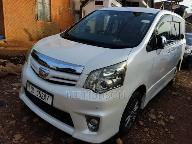 Toyota Noah 2012 Pearl - 1