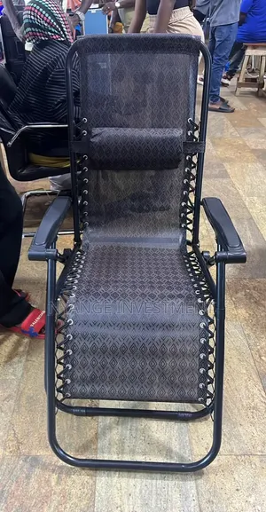 Foldable Zero-Gravity Lounge Chair