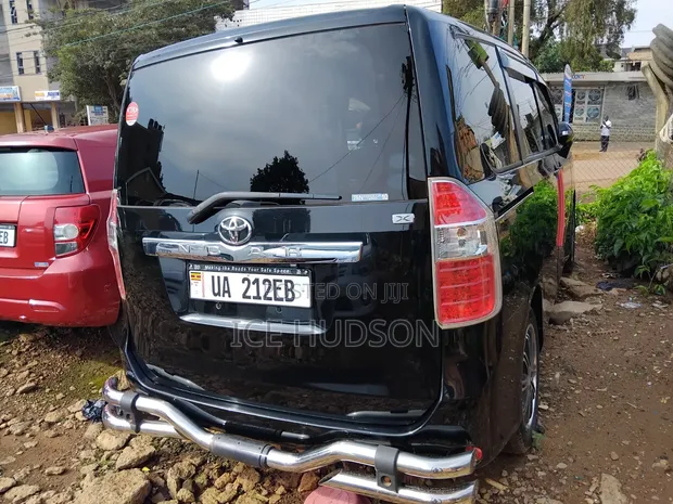 Toyota Noah 2010 Black - 1