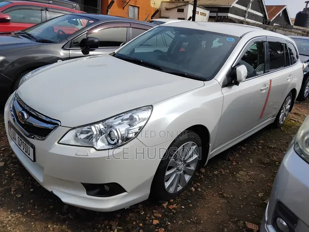 Subaru Legacy 2010 White - 1