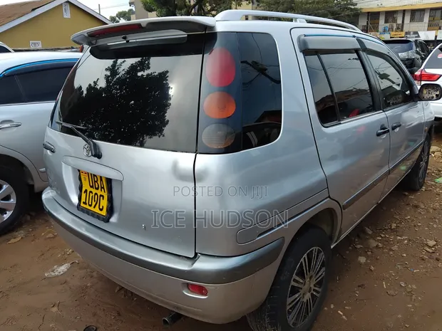 Toyota Raum 2001 Silver - 1