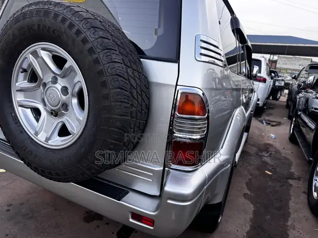Toyota Land Cruiser Prado 2004 Silver - 1