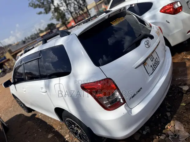 Toyota Corolla Fielder 2010 White - 1