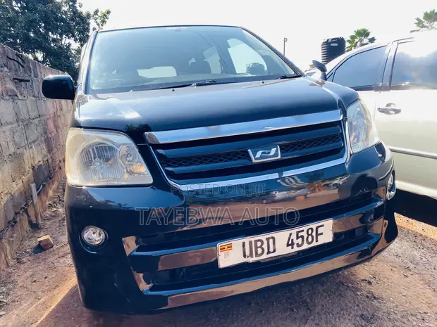 Toyota Noah 2005 Black - 1