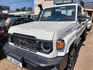 Toyota Land Cruiser 2018 - White