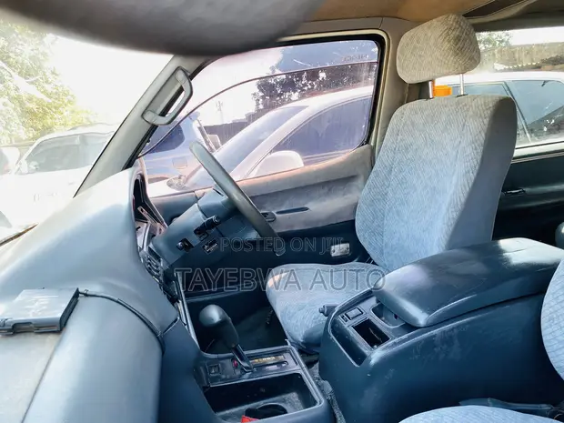 Toyota HiAce Super Custom 2001 - 1