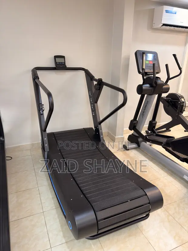 Life Fitness Manual Treadmill - 1