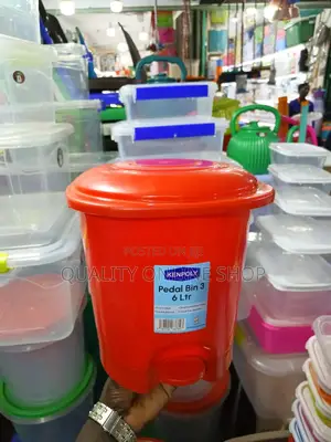 6 Litre Plastic Dust Bin with Step On