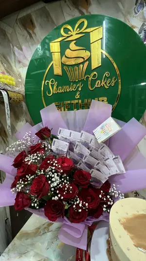 Gift Packages: Money Bouquet & Cake
