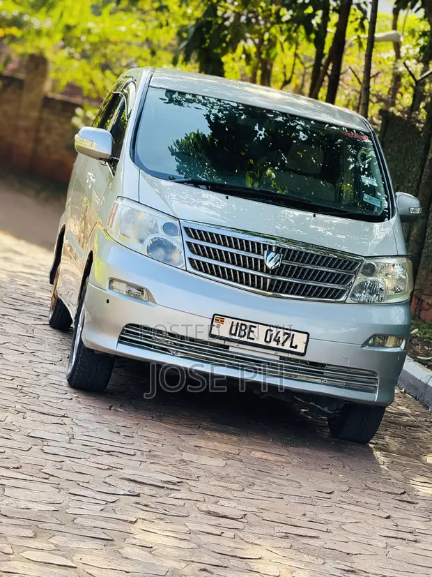 Toyota Alphard 2.4 Petrol FWD 2006 Silver - 1