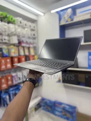 Lenovo ThinkPad X1 Carbon Laptop - Intel Core i5, 8GB RAM, 256GB SSHD