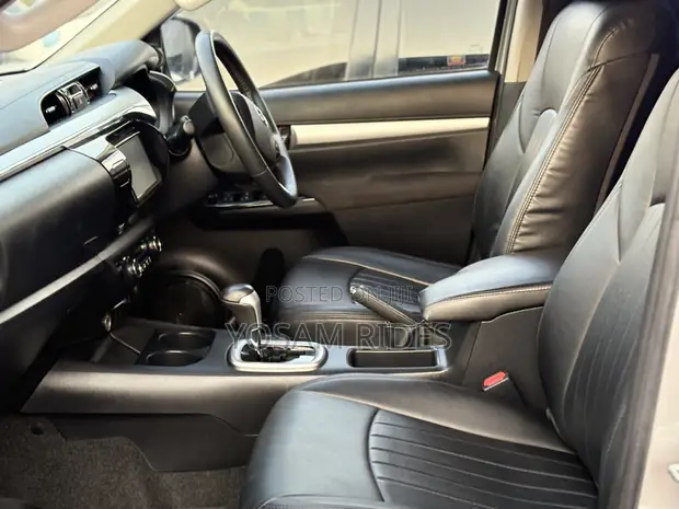 Toyota Hilux Revo Double Cab 2.8 Diesel AWD 2020 Silver - 1