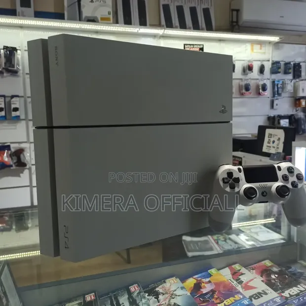 Sony PlayStation 4 Fat Console (Chipped) + 12 Games & 2 Pads - 1